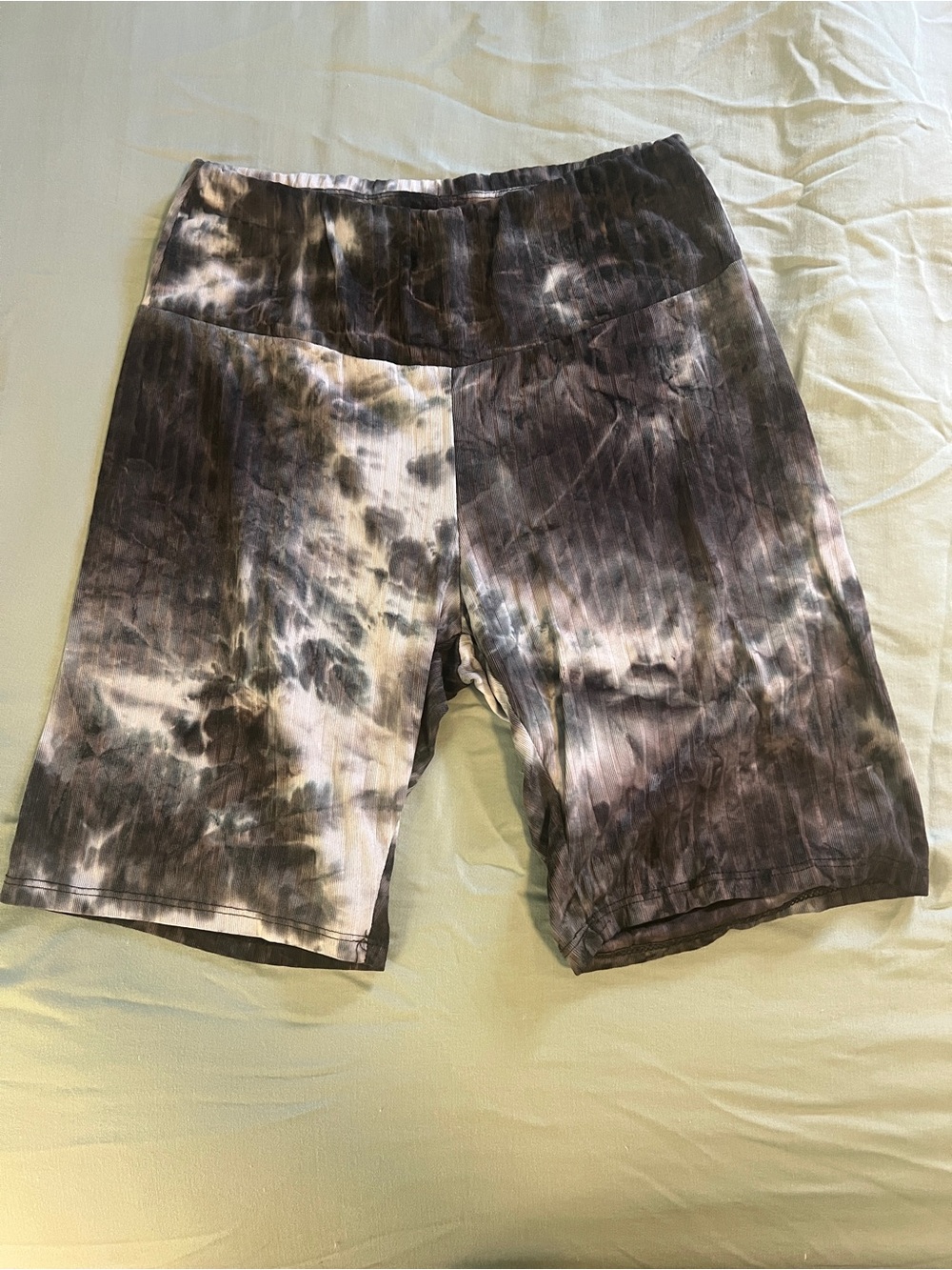 Jenni Tie-Dye Ribbed Shorts in Black and Cream